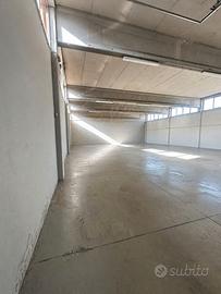 Capannone per uso deposito - 270 m²