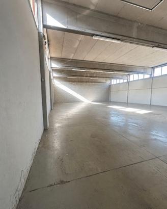 Capannone per uso deposito - 270 m²