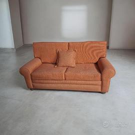 Divano tre posti 