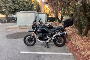 Moto Guzzi V85TT 2022