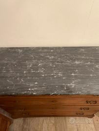 Cassettone in legno con piano in marmo