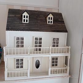 Casa delle bambole inglese