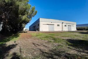 Oristano, capannone 3000 mq con uffici e piazzale