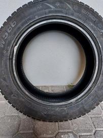 Gomme invernali 215/60 R17 96H