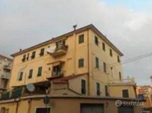 Immobile in asta di 121 m² con 3 locali e box auto