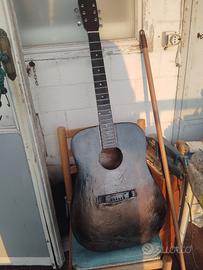 chitarra acustica 