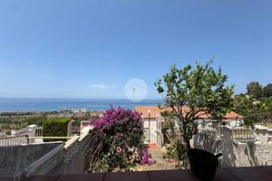 3 LOCALI A FALCONARA ALBANESE