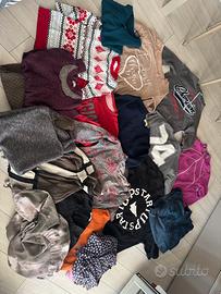 Lotto stock 22 capi felpe maglioni e t-shirt