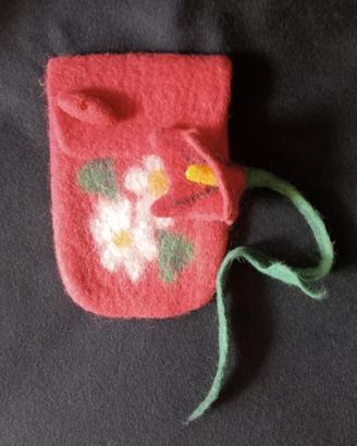 Set astuccio più fiore infeltriti a mano.