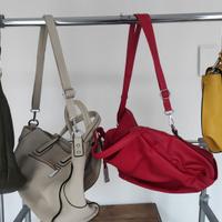 - Borsa rossa in tessuto morbido. Marca Conbipel.