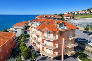 MONOLOCALE A COSTARAINERA