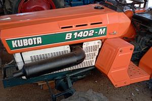 trattore Kubota b1402-m