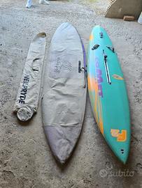 tavola e vela da windsurf 
