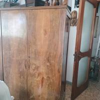 Piccolo mobile antico