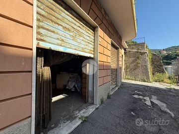 NEGOZIO A GENOVA