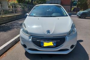 Auto peugeot 208