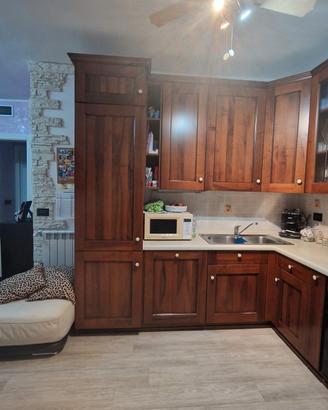 cucina ad angolo noce massello abitabile