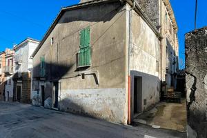 Apparentemento da ristrutturare