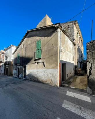 Apparentemento da ristrutturare