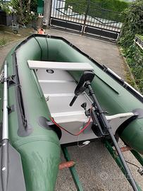 Barca di gomma, per la pesca e divertimento