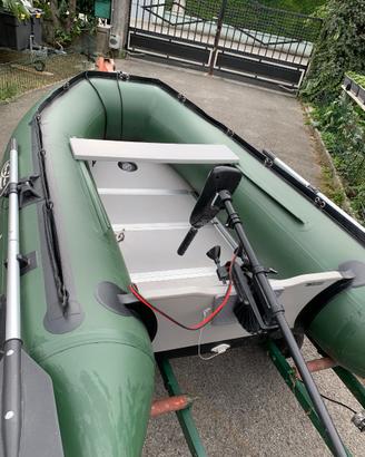 Barca di gomma, per la pesca e divertimento