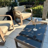Divano set arredo terrazza con tavolino