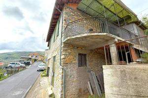 Rustico / Casale di 95 m² con 5 locali e box auto 