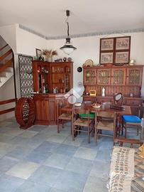 VILLA A SCHIERA A ANZIO