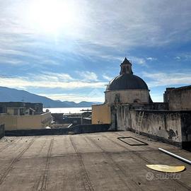 5 LOCALI A TORRE ANNUNZIATA