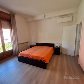 Camera singola con bagno privato e balcone