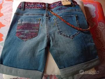 Pantaloni corti Desigual