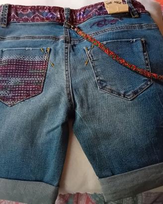 Pantaloni corti Desigual