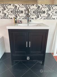 Mobiletto con miscelatore per bagno