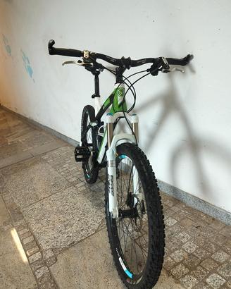 Bici Ghost carbon