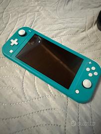 Nintendo Switch Lite con custodia