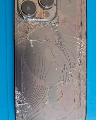 Vendi il tuo iPhone rotto 13 14 15 16 17 riparalo!