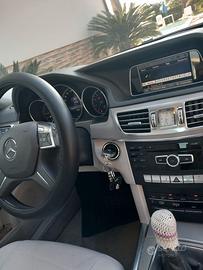 Mercedes E200 Benzina pari al nuovo