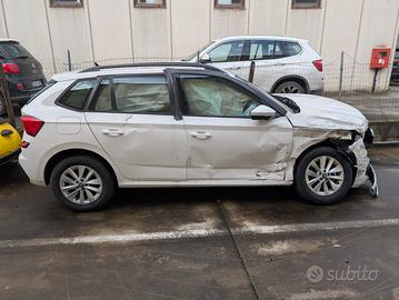 Skoda kamiq 1.0 2025 km 6000 per commerciante