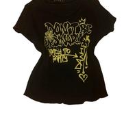 T-shirt nera grafica – Stile streetwear