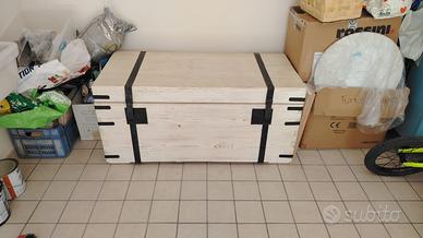 Cassapanca in legno