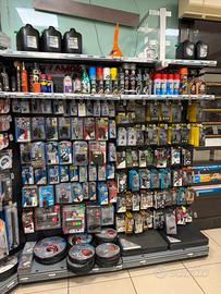 Magazzino accessori auto e camion