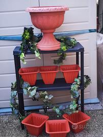 fioriera color terracotta in plastica più sei vasi