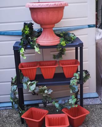 fioriera color terracotta in plastica più sei vasi