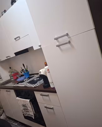 Cucina componibile con tavolo + frizer a pozzetto