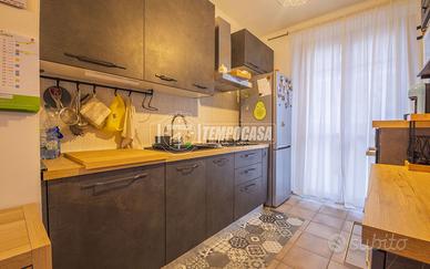 TRILOCALE AL PIANO TERRA CON CORTE E GARAGE