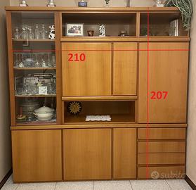 Mobile e tavolo sala da pranzo