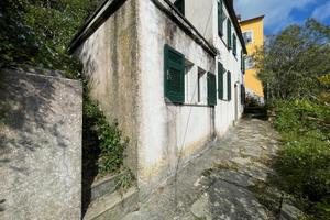 CASA SEMINDIPENDENTE A LAVAGNA