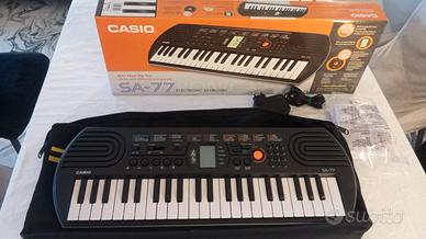 PIANOLA CASIO SA-77 + BORSA GARANZIA E ALIMENT.
