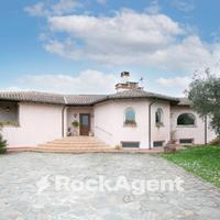 ELEGANTE VILLA UNIFAMILIARE