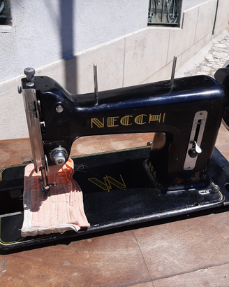 Macchina da cucire NECCHI anni '40-'50